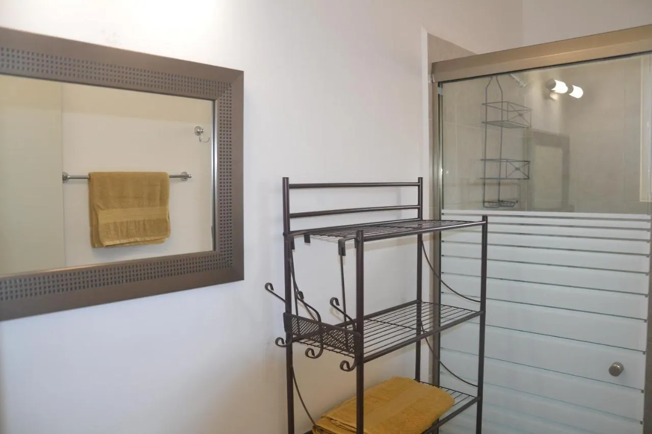 Cozy 2-Bedroom Apartment With Amenities Playa del Carmen Mexico